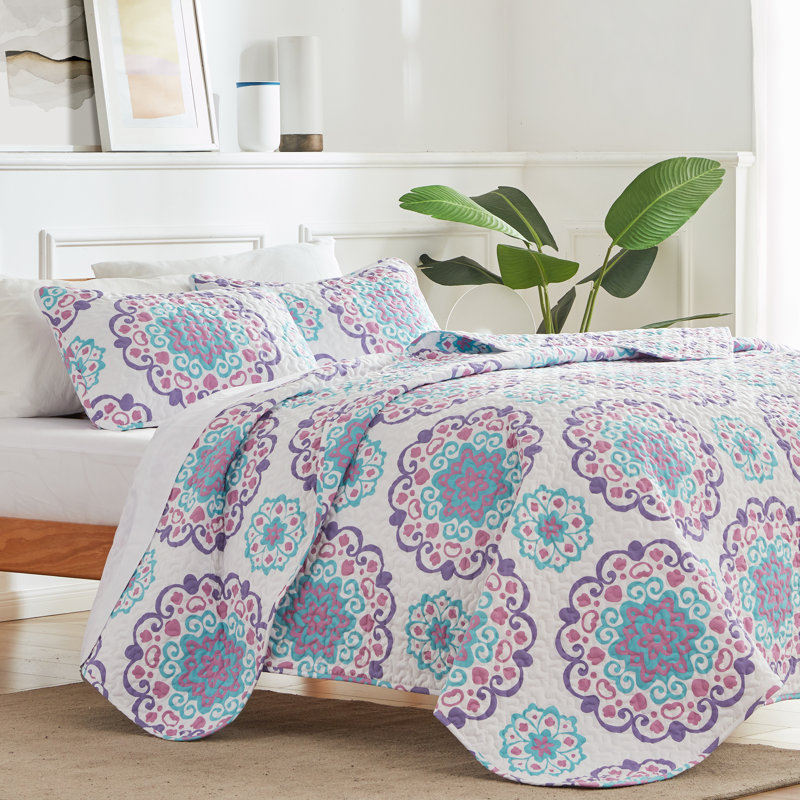 Hedvika Quilt Set, Damask Red, King Quilt + 2 Shams
