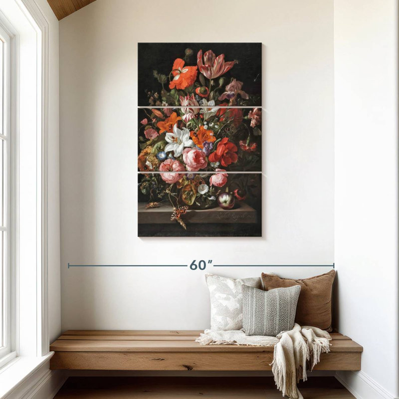 Fleurs Harnek dans un vase en verre sur une table en marbre, H 45 po x l 28 po