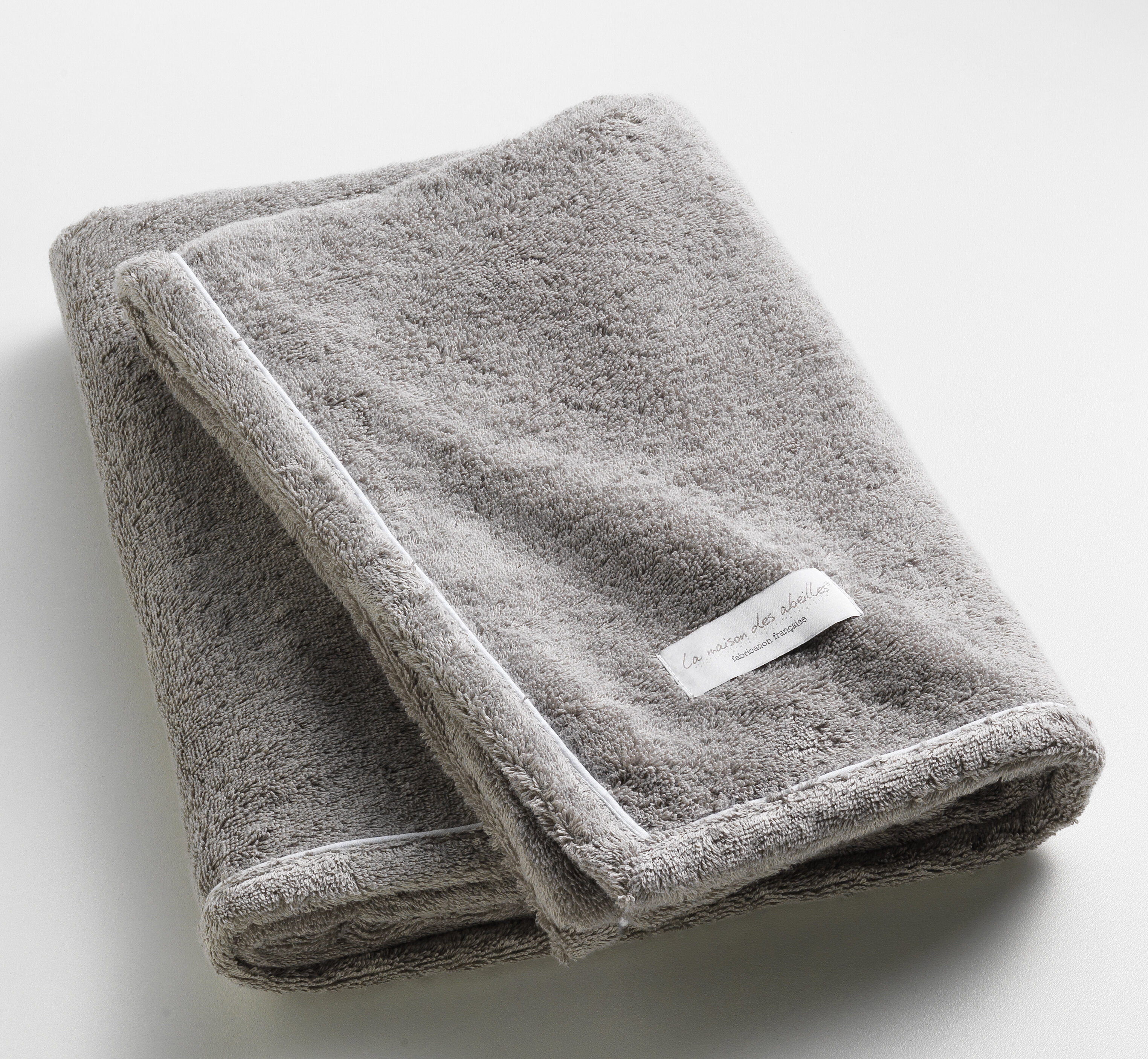 Bath Linens: An Overview to Terry Cloth Bath Towels