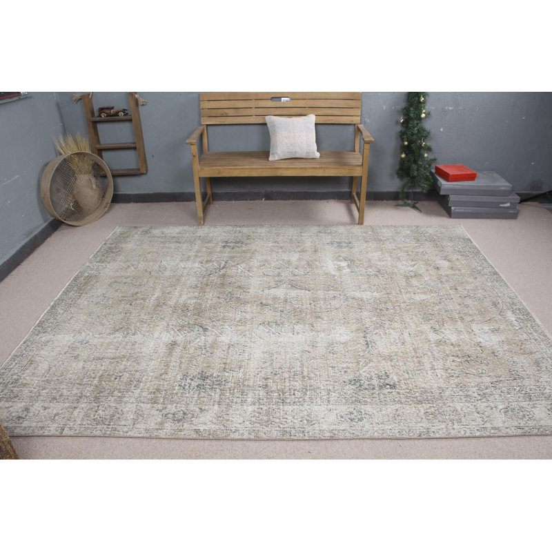 Grand tapis turc antique aux teintes vibrantes, idéal pour orner un salon créant une ambiance bohème