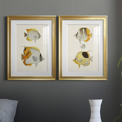 «Yellow and Gray Fish I», reproduction encadrée de qualité supérieure - prête à être accrochée