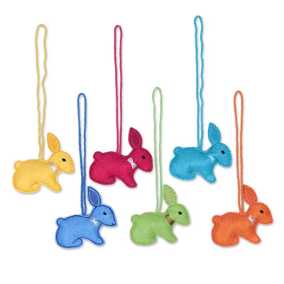Figurine suspendue en laine bunnies