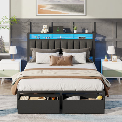 Base de lit plateforme avec tête de lit en cuir synthétique, lumières DEL, station de charge et tablettes de rangement à 2 niveaux, support de lattes en métal robuste, aucun sommier nécessaire