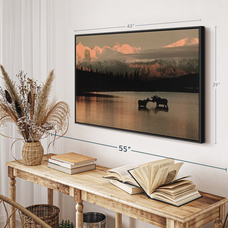 «Courting Moose In Wonder Lake», reproduction sur toile, H 29 po x l 43 po