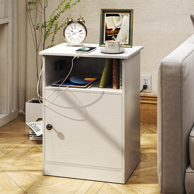 Table de chevet de 23,7 po avec prises encastrées, Blanc