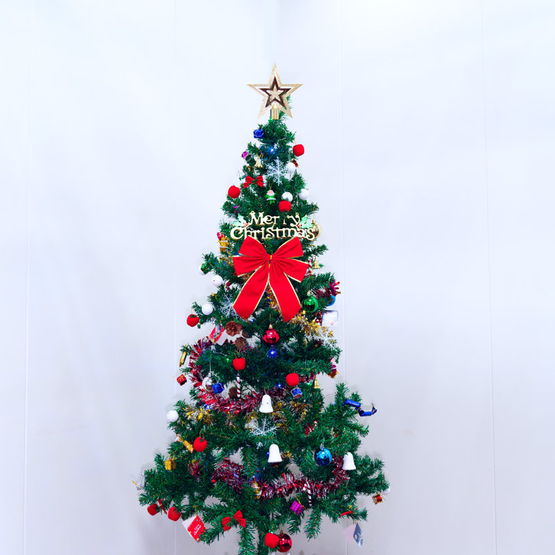 Arbre de Noël artificiel illuminé 6 pi avec lumières DEL écoénergétiques, 195 pendentifs, jupe d'arbre et garde-corps, H 6 pi