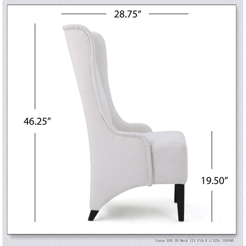 Chaise de salle à manger avec de magnifiques cadres à oreilles
