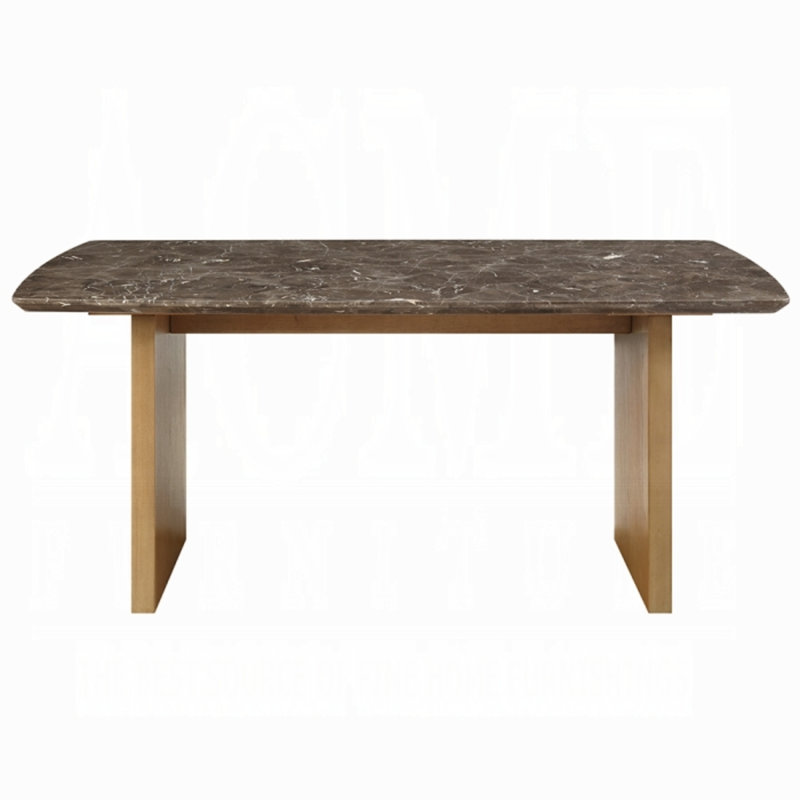 Table lourde et calme