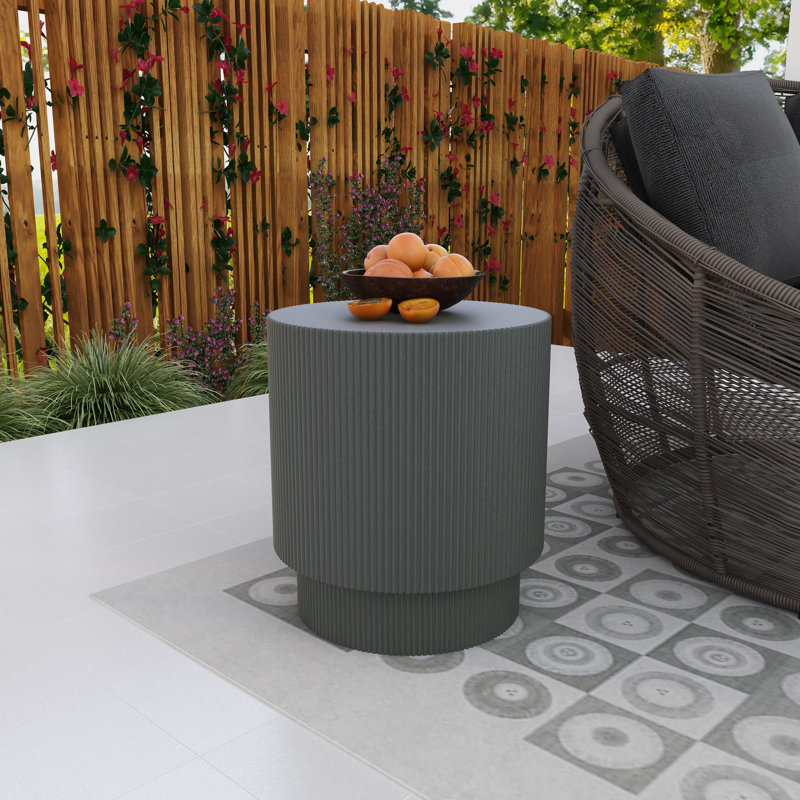 Table d'appoint ronde en fibre de polyester 14 po Biddlesden, Gris