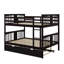 Lit double superposé au-dessus d'un lit double avec lit gigogne simple et échelle-791754253