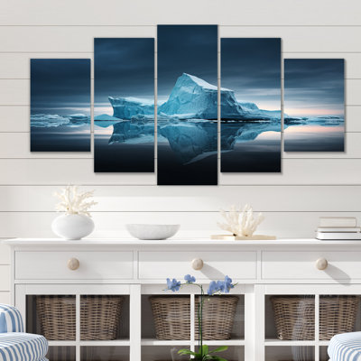 «Blue Black Iceberg Crystal Reflections», impression d'art sur toile - 5 panneaux