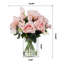 Arrangements floraux mixtes dans un vase