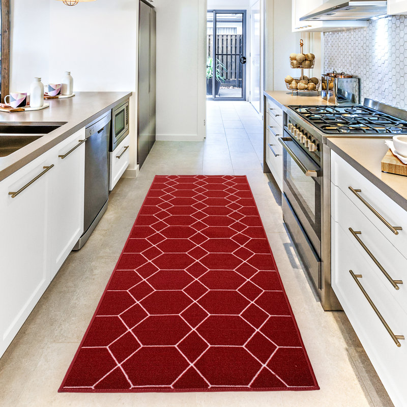 Tapis rouge à motif géométrique Devoe, Tapis de couloir 2 pi 2 po x 24 pi