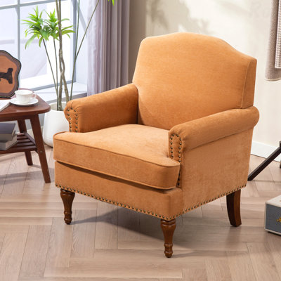 Fauteuil d'appoint. Fauteuil d'appoint à garniture cloutée, idéal pour les chambres à coucher relaxantes