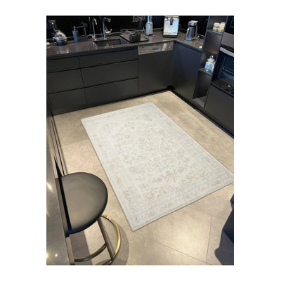 Traditional Woven Based Washable Carpet