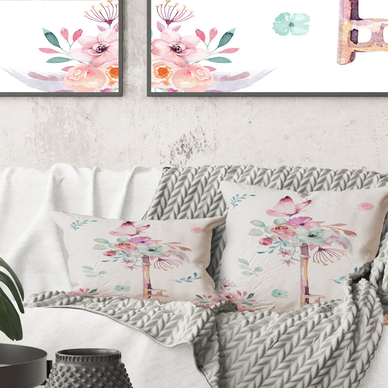 Fleurs et clés dans un style fantastique - Coussin décoratif à imprimé traditionnel, 18 po x 18 po