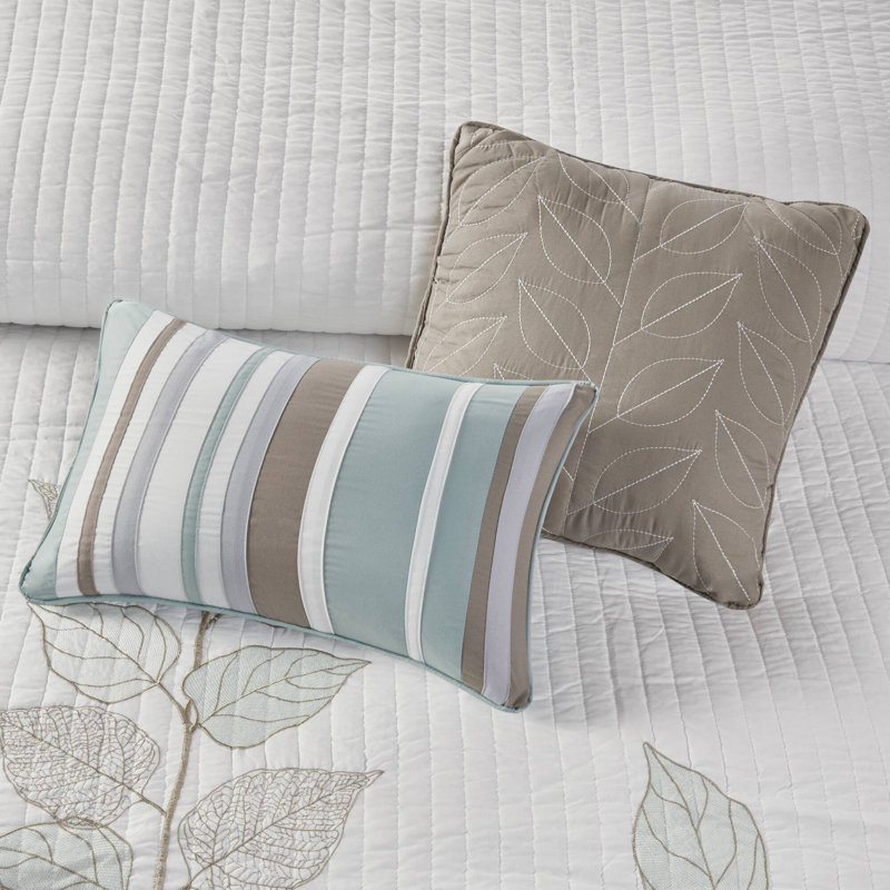 Caelie Blue Embroidered 6-Piece Full/Queen Quilt Set with Throw Pillows, Full/Queen Coverlet+2 Standard Sham+3 Throw Pillow