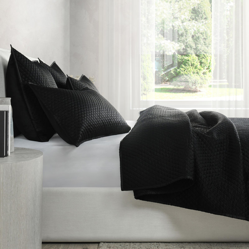 Winthrop Quilt, Queen Quilt, Black
