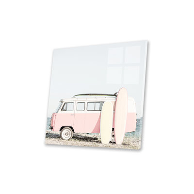 Kombi rose avec planches de surf, impression sur verre acrylique
