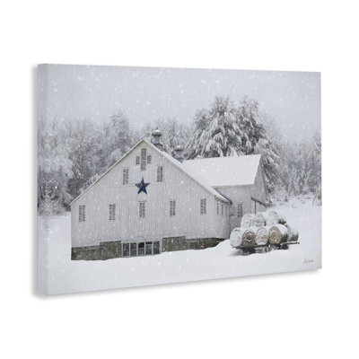 «Snowy White Farmhouse Scene», art mural par Lori Deiter