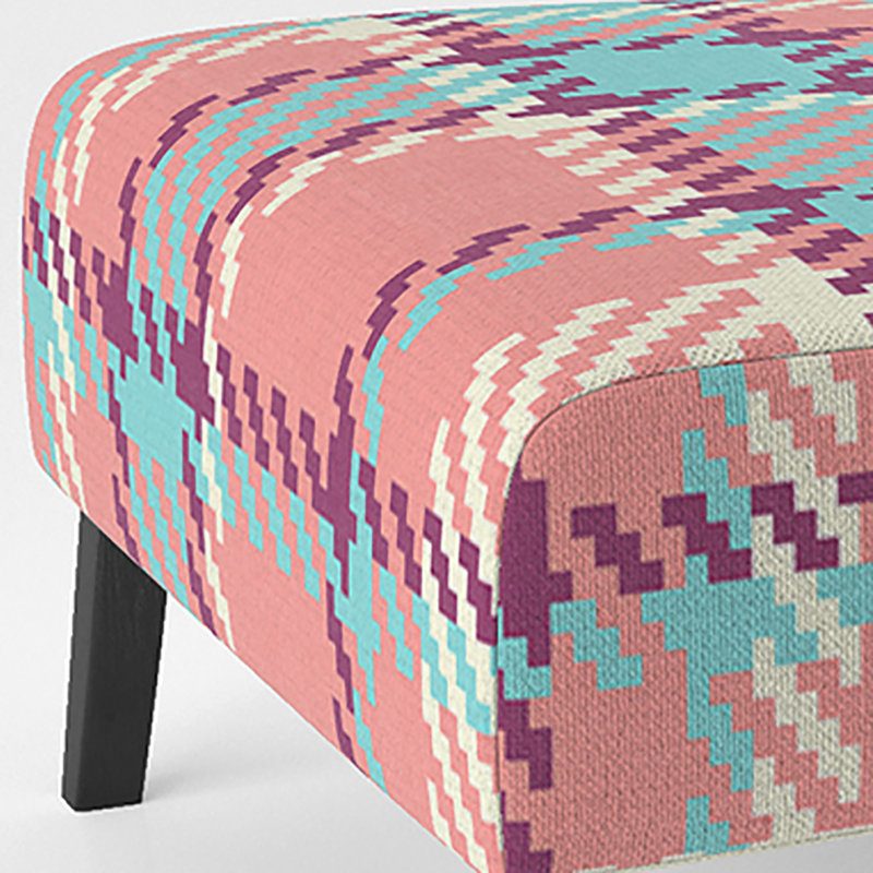 Fauteuil de chambre tapissier à motif crème et rose à carreaux tartan