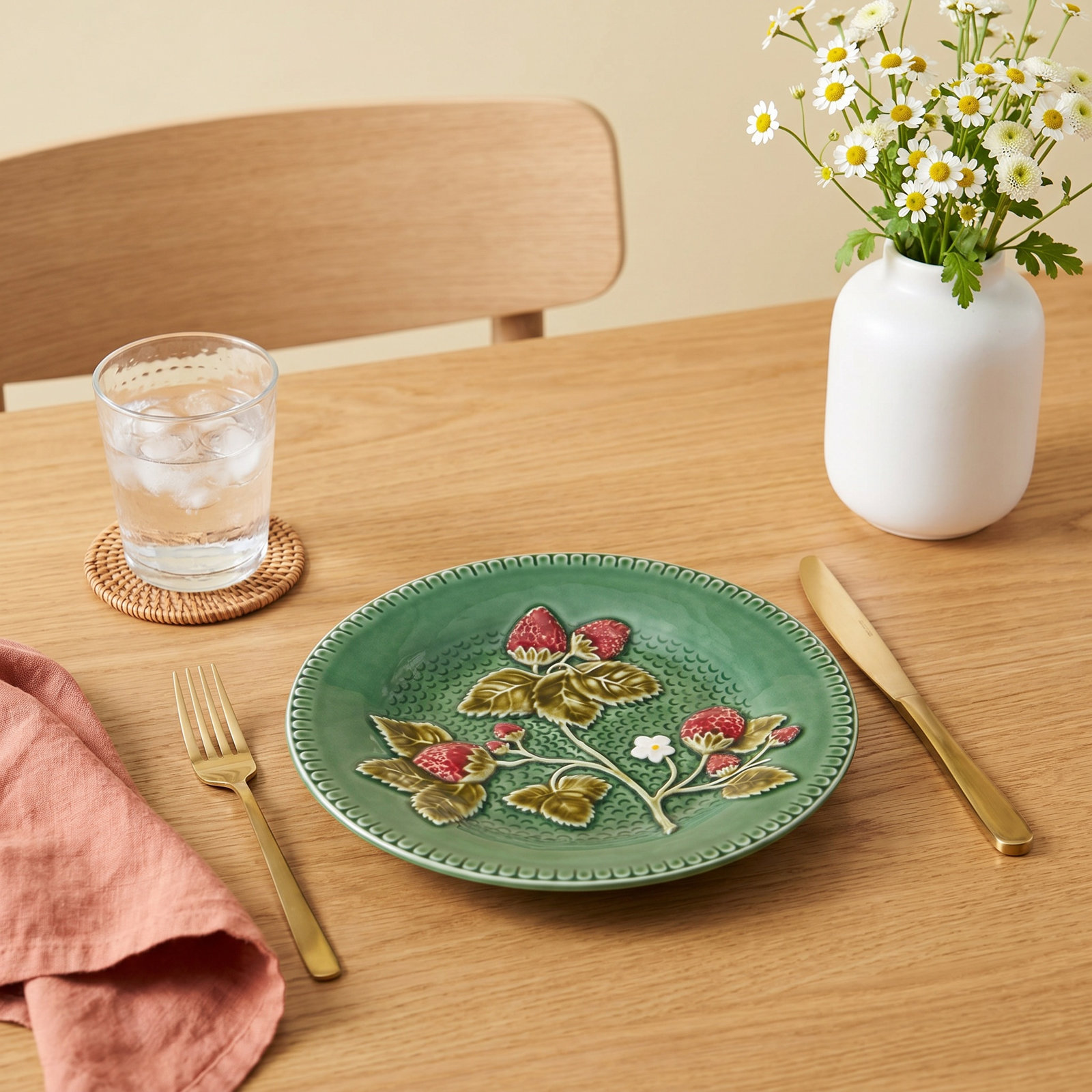 Strawberries 8" Salad Plate
