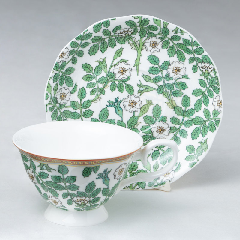 Tasses et soucoupes en porcelaine fine à motif de roses sauvages anglaises