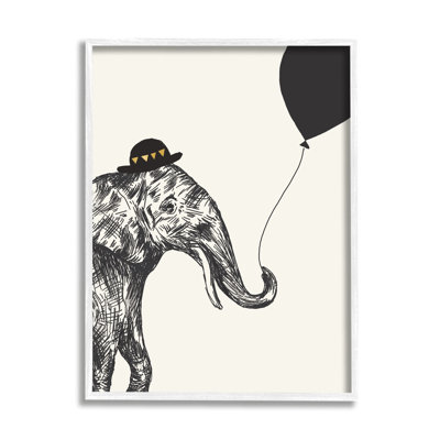 Éléphant avec un chapeau de Derby tenant un ballon noir