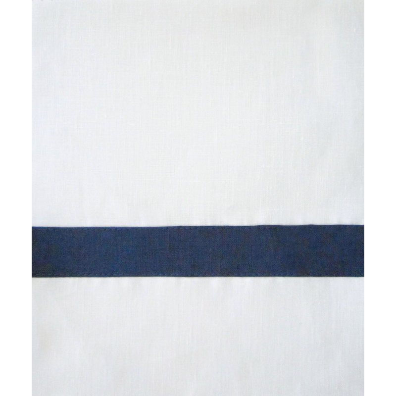 Fino Linen Tablecloth, White/Navy, 90" L x 72" W