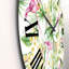 Horloge murale moderne, feuillage tropical, fleurs jaunes avec flamant IV-60281567