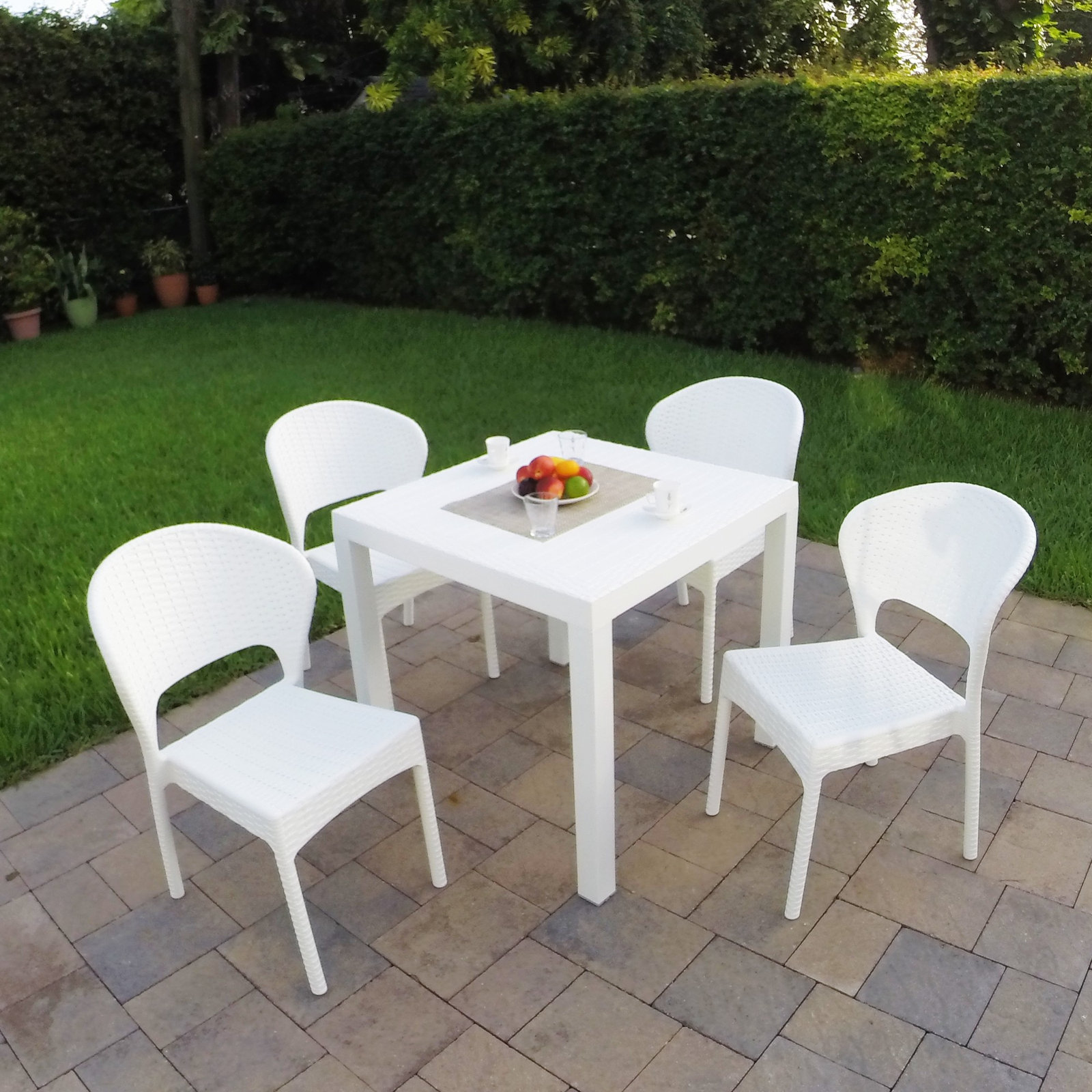 Helden 32" Patio Dining Set, White