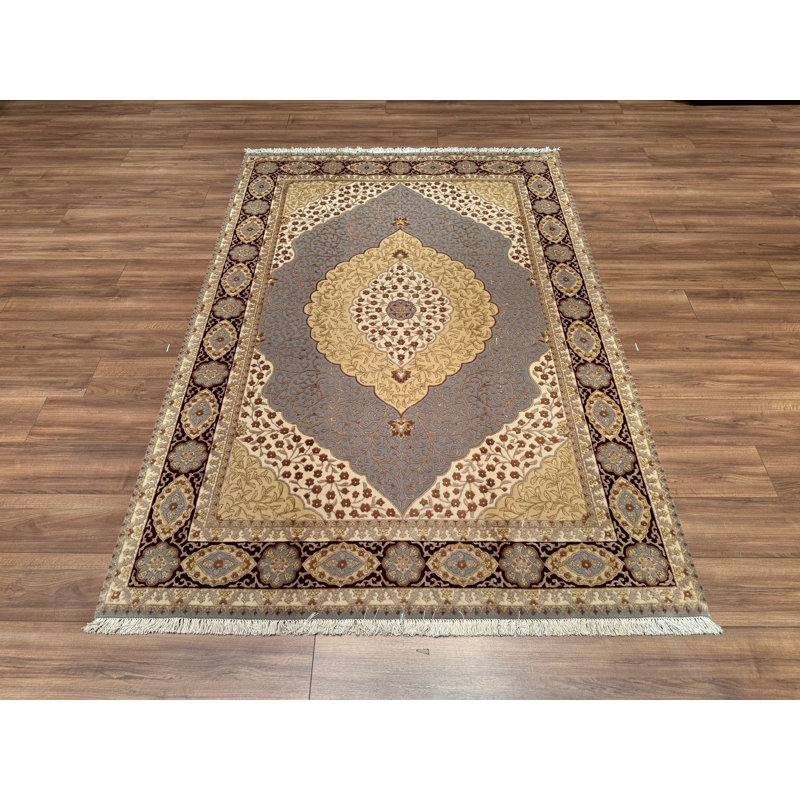 Original Hand Knotted Traditional Pattern Cream Wool Rug