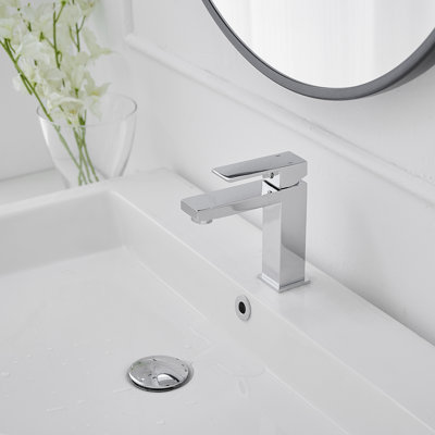 Single-Hole Single-handle Bathroom Faucet with Drain Assembly