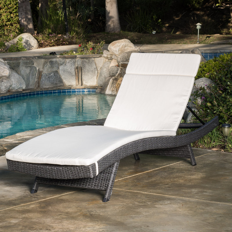 Chaise longue avec coussin Lenahan