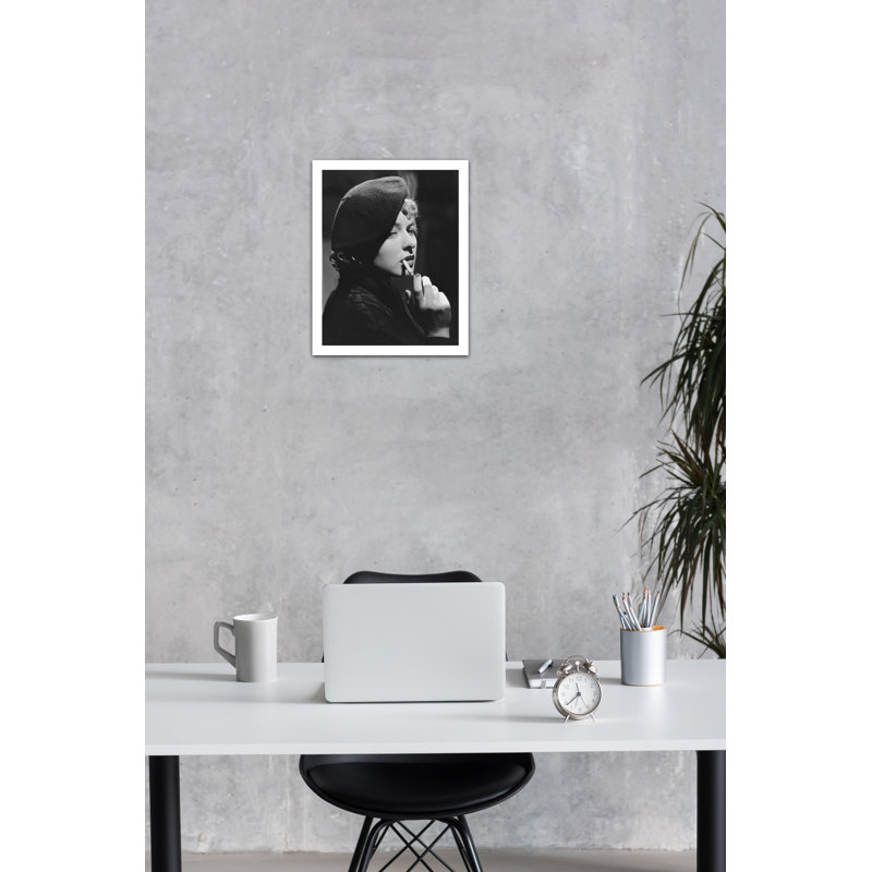 Ingrid Bergman fumant - photographie non encadrée, H 10 po x l 8 po