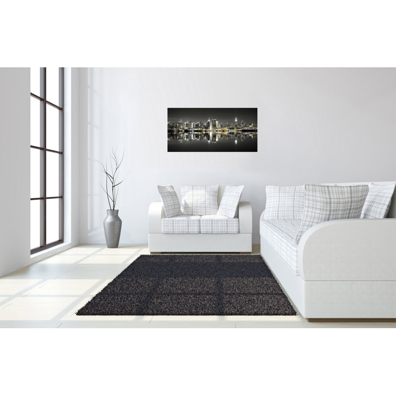 Art mural sur toile Gilded Skyline: New York Reflections - 32 po x 47 po