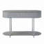 Table de canapé haute brillance et chrome avec tablette inférieure pour la vie moderne, parfaite pour la présentation et le rangement.