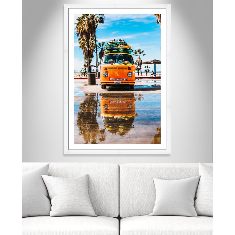 «Coastal Cruiser» par Tyler Nix, H 49 po x l 35 po x P 1,25 po, Encadrement cubique blanc, Blanc mat