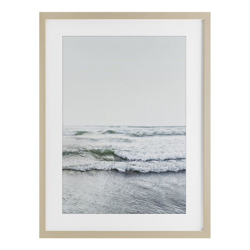 Ocean Wave Cascade, impression monochrome encadrée sous verre, design par Sissi et Seb, H 20 po x l 14 po