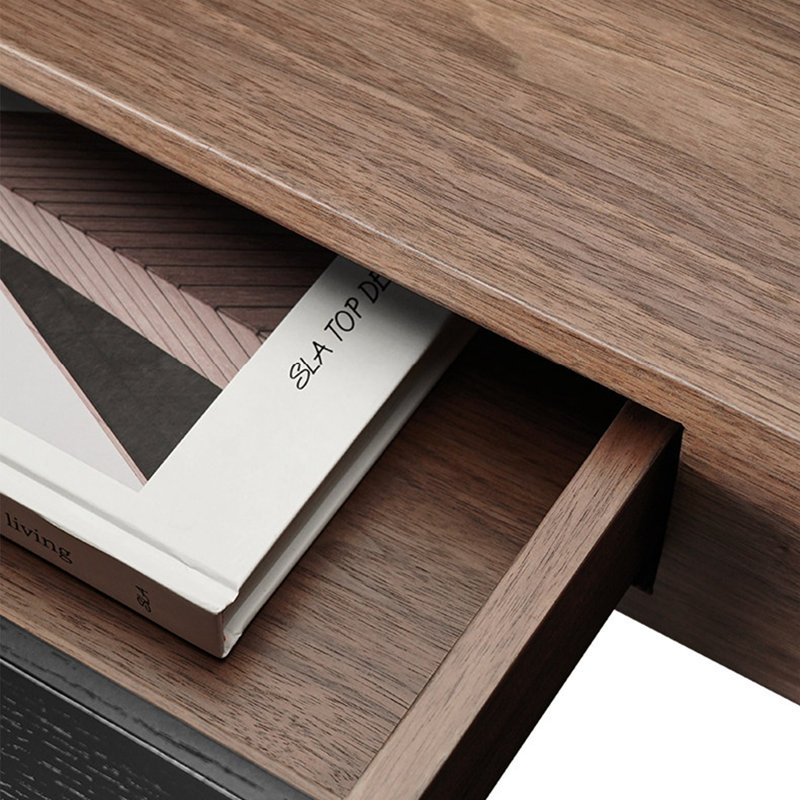 Bureau rectangulaire simple en bois brun