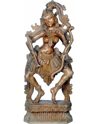 Apsara avec pieds écartés