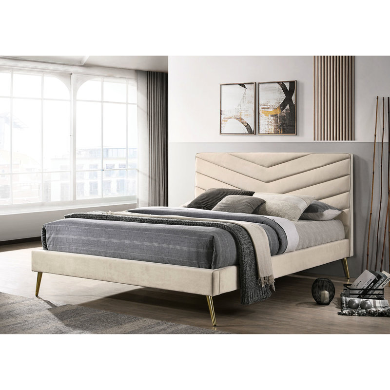 Grand lit beige moderne en flanelle Mid-Century avec tête rembourrée et pieds dorés en angle, Grand lit