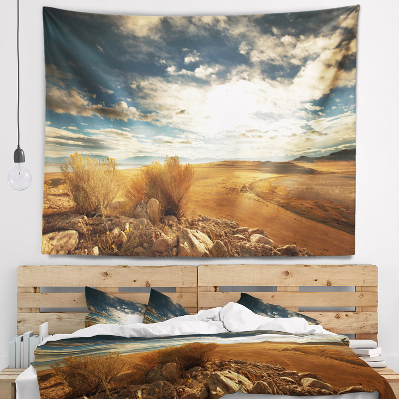 Tapisserie paysage prairie sous les nuages lourds, H 32 po x l 39 po