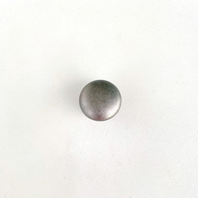 Poignée d'armoire ronde argent antique «Ara»