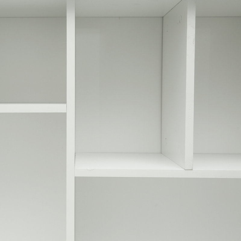 Bureau d'ordinateur à domicile avec huche et nombreuses solutions de rangement