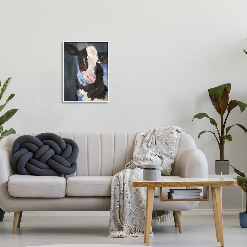 Smiley posant une vache dans une ferme de bovins, peinture d'animaux, H 16 po x l 20 po, Giclée encadrée blanc bord de mer
