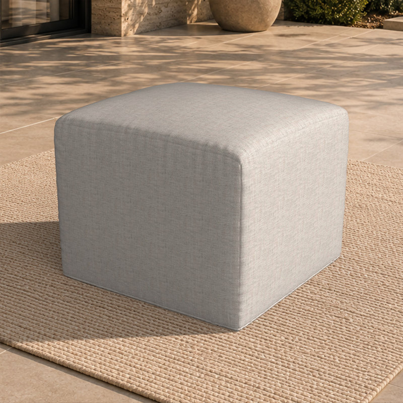 Pouf cube extérieur Praia de 22 po recouvert de tissu Sunbrella, Argent coulé Sunbrella®