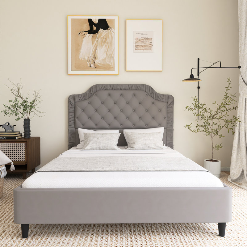 Lit plateforme tapissier en bois avec tête de lit ruché, Gris, Lit double