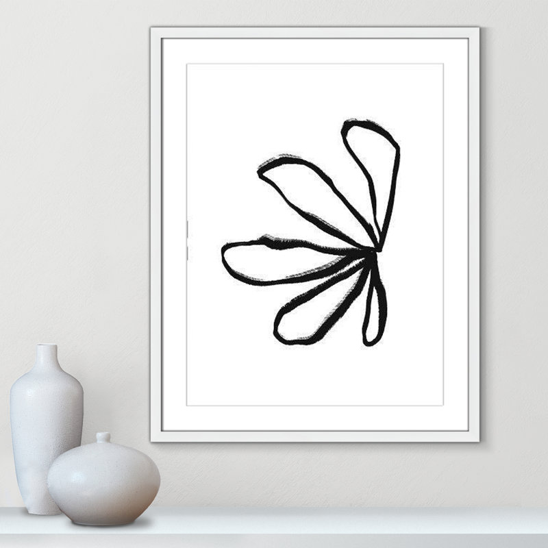 Collection de dessins au trait «Petals» par Leah Straatsma, H 29,5 po x l 23,5 po x P 1,25 po, Cadre photo blanc mat