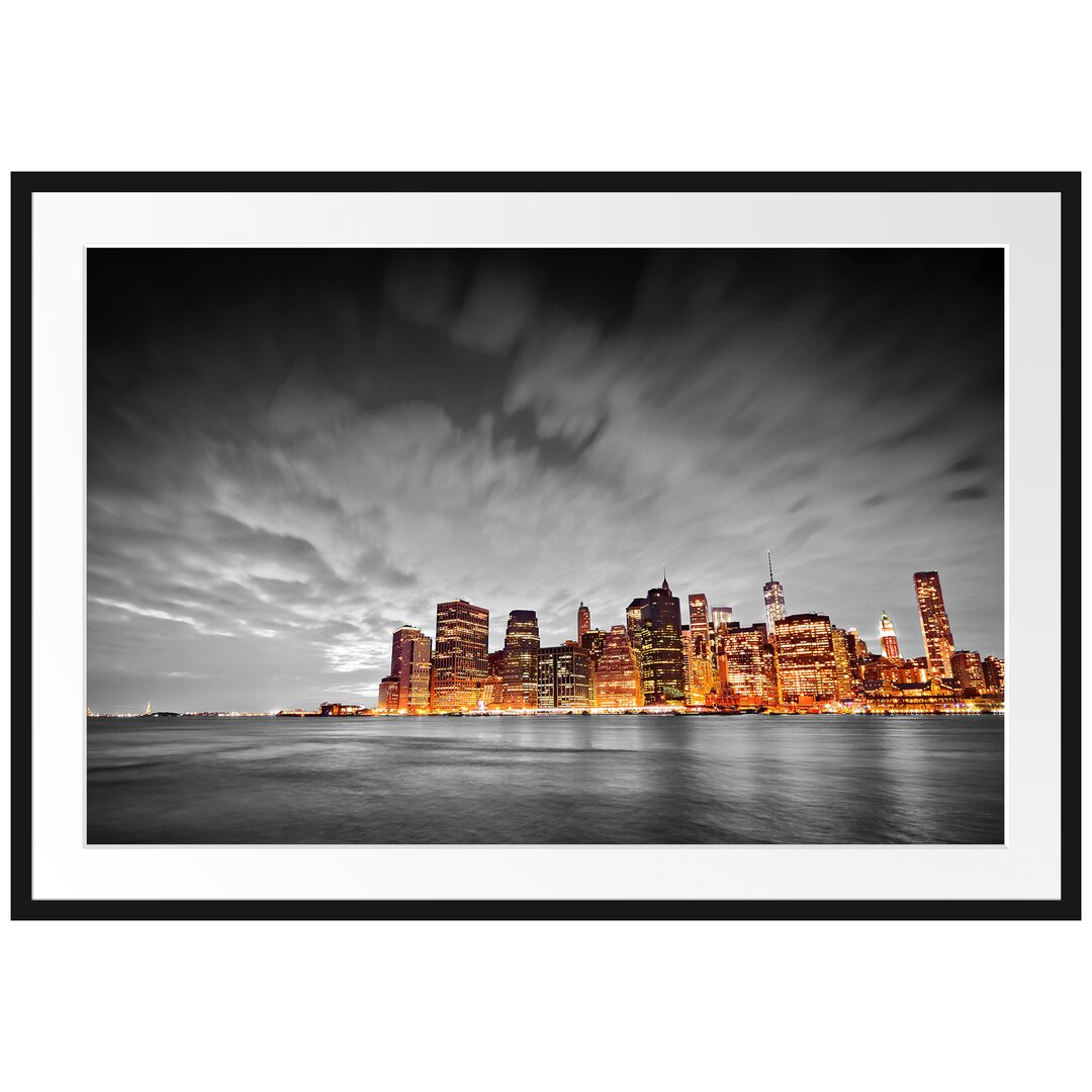 Gerahmtes Poster Skyline von New York bei Nacht